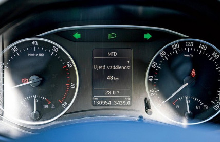 Rozblikáme Česko: Blikání v koloně. Kde dávat výstražné blinkry